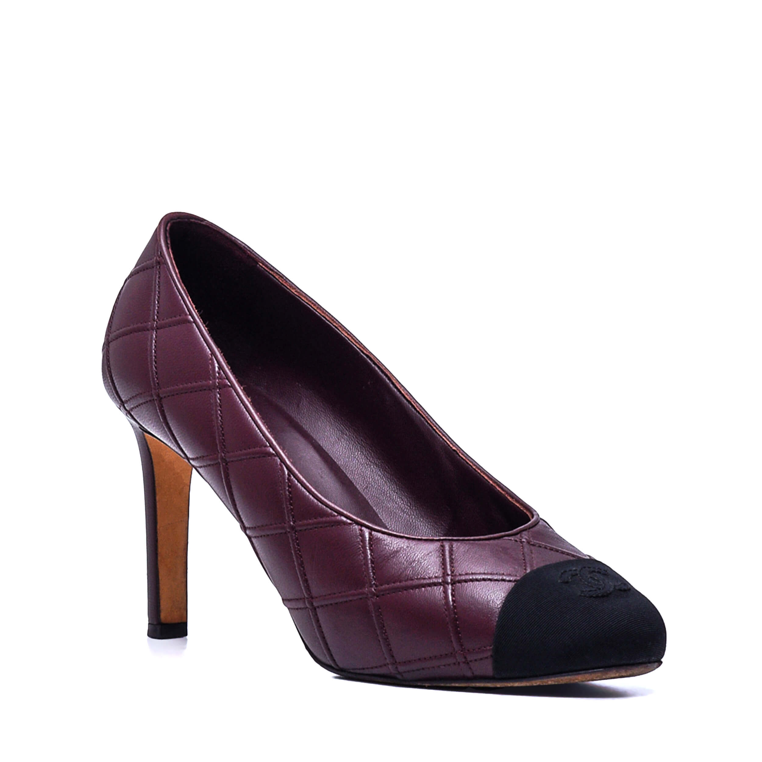 Chanel - Burgundy Quilted Leather CC Pumps / 38.5